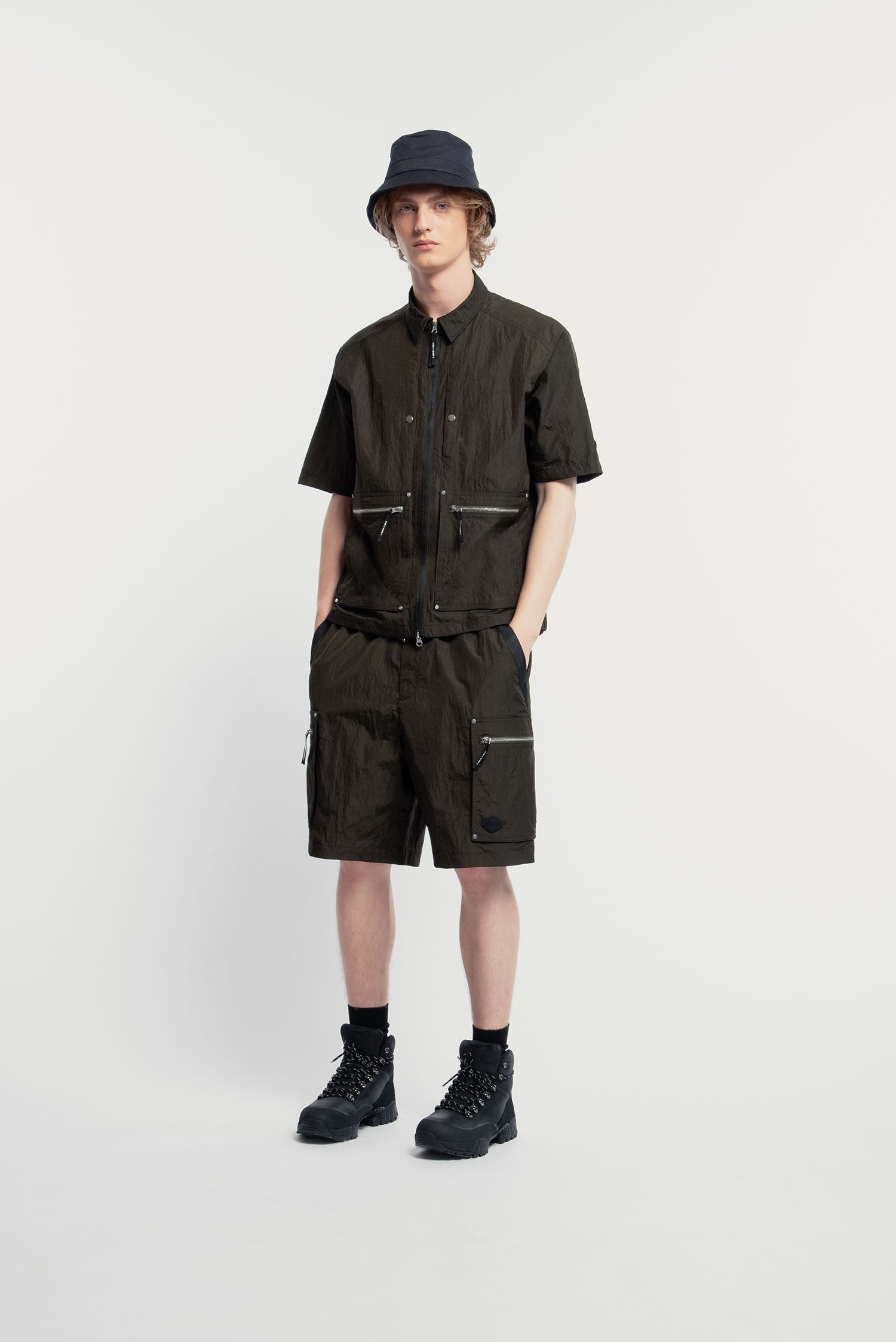 UNISEX ZIP-UP POCKET S/S SHIRT