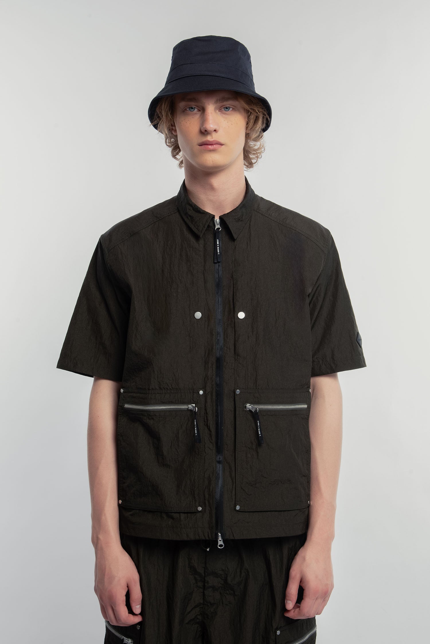 UNISEX ZIP-UP POCKET S/S SHIRT
