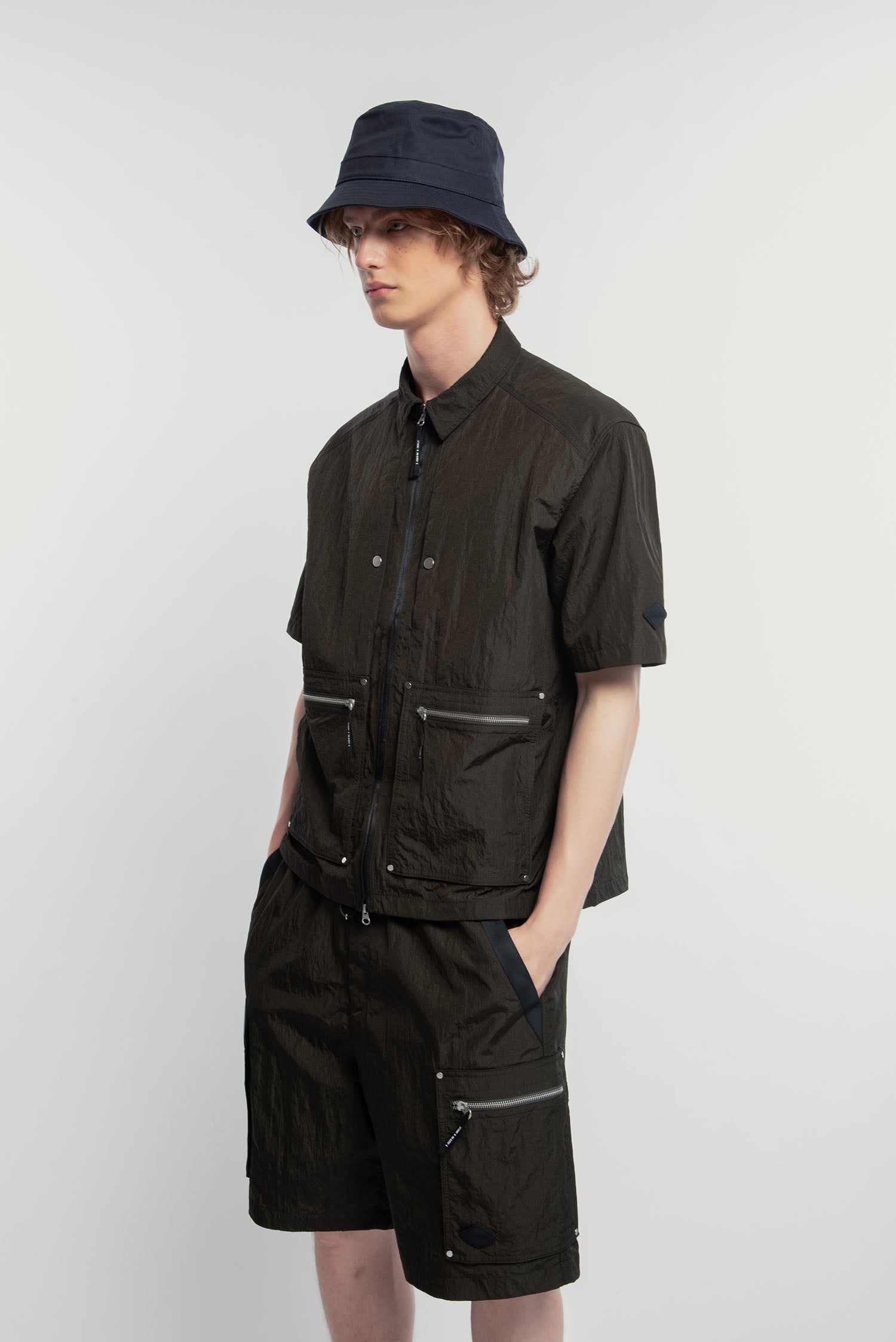 UNISEX ZIP-UP POCKET S/S SHIRT