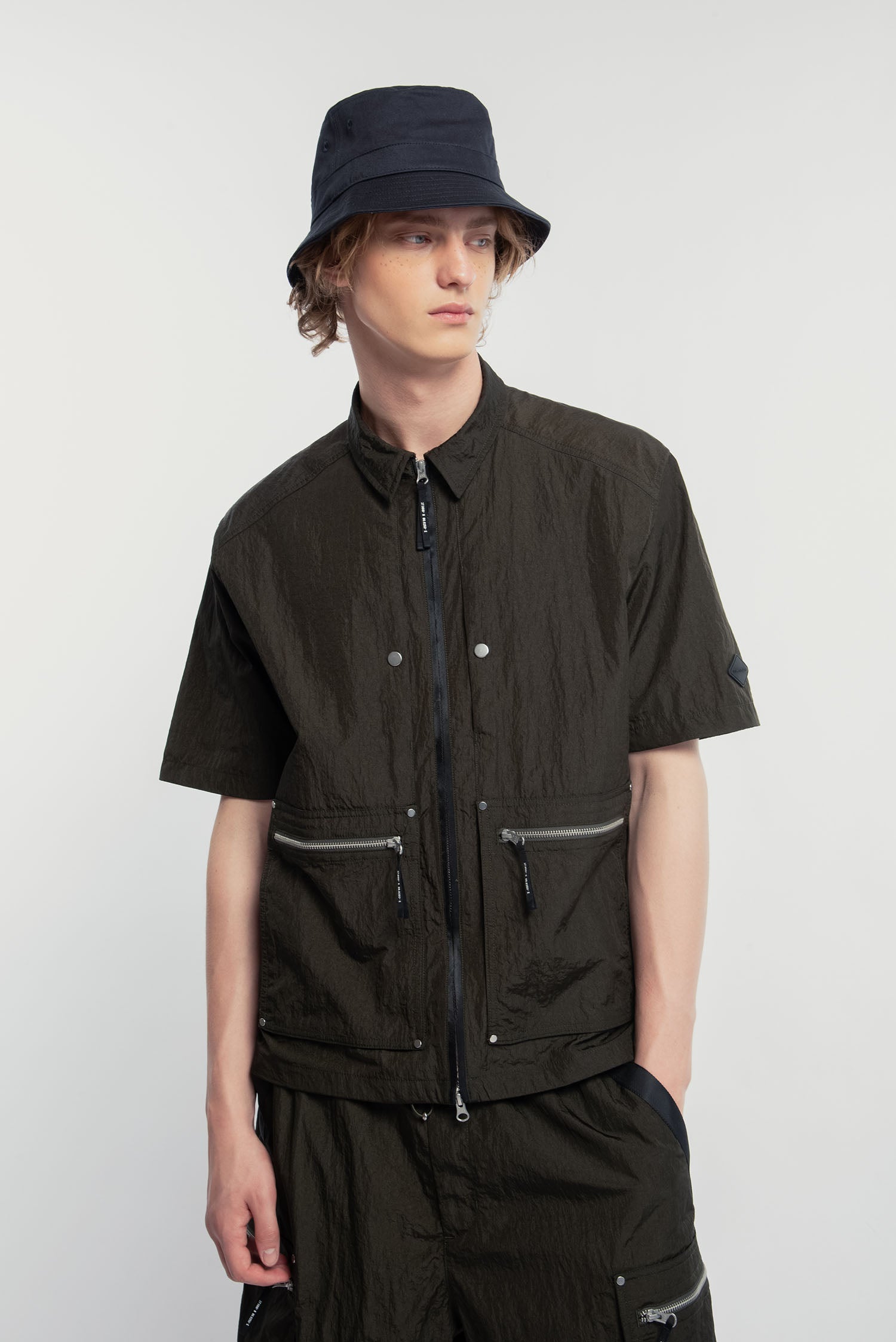 UNISEX ZIP-UP POCKET S/S SHIRT