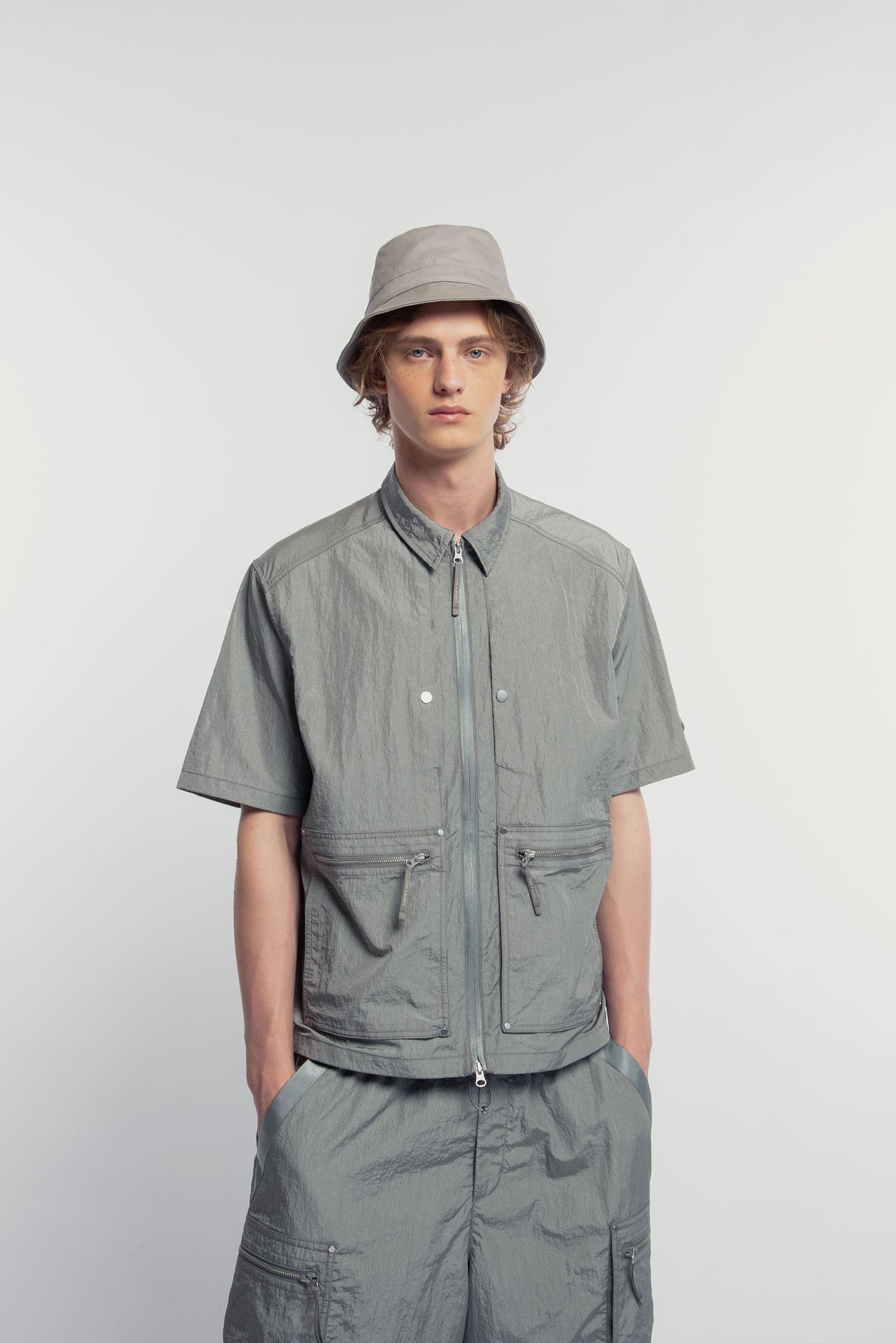 UNISEX ZIP-UP POCKET S/S SHIRT